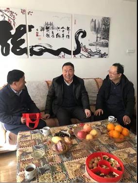 敦煌種業(yè)領(lǐng)導(dǎo)看望慰問公司老干部、老黨員及困難黨員職工