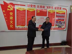 敦煌種業(yè)領(lǐng)導(dǎo)看望慰問公司老干部、老黨員及困難黨員職工