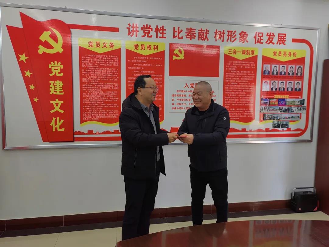 敦煌種業(yè)領(lǐng)導(dǎo)看望慰問公司老干部、老黨員及困難黨員職工