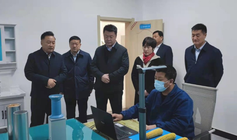 酒泉市政府黨組成員、副市長哈里別克來敦煌種業(yè)調(diào)研指導工作