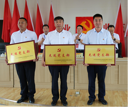 表彰先進(jìn) 樹立榜樣 創(chuàng)先爭(zhēng)優(yōu) 引領(lǐng)奮進(jìn) —— 敦煌種業(yè)召開(kāi)2022－2023年度創(chuàng)先爭(zhēng)優(yōu)表彰大會(huì)