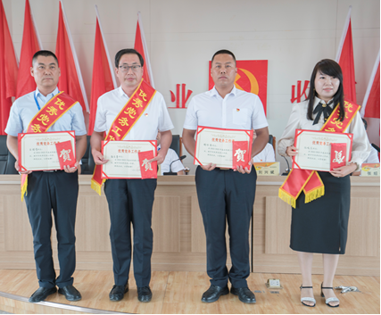 表彰先進(jìn) 樹立榜樣 創(chuàng)先爭(zhēng)優(yōu) 引領(lǐng)奮進(jìn) —— 敦煌種業(yè)召開(kāi)2022－2023年度創(chuàng)先爭(zhēng)優(yōu)表彰大會(huì)