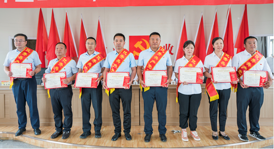 表彰先進(jìn) 樹立榜樣 創(chuàng)先爭(zhēng)優(yōu) 引領(lǐng)奮進(jìn) —— 敦煌種業(yè)召開(kāi)2022－2023年度創(chuàng)先爭(zhēng)優(yōu)表彰大會(huì)